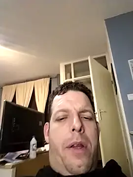 Knuffelstaaf123 online show from January 5, 4:47 am