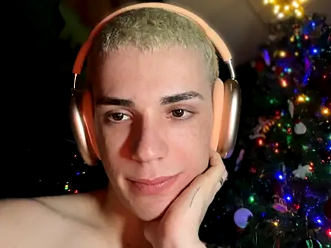 Cristian Delgado online show from December 4, 5:39 am