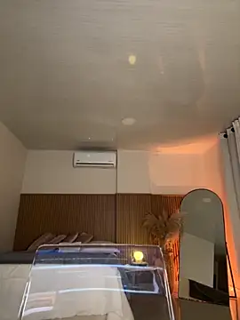Snapshot of Lianh_Benett chatting on October 19, 9:48 pm Lianh Benett online show from October 19, 9:48 pm
