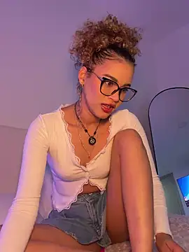 Lianh Benett online show from March 31, 4:46 am