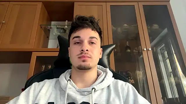 Snapshot of Hank_04 chatting on December 3, 10:50 am Hank 04 online show from December 3, 10:50 am