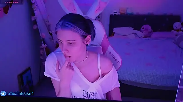 Snapshot of twicewetgirl chatting on March 19, 10:41 am twicewetgirl online show from March 19, 10:41 am