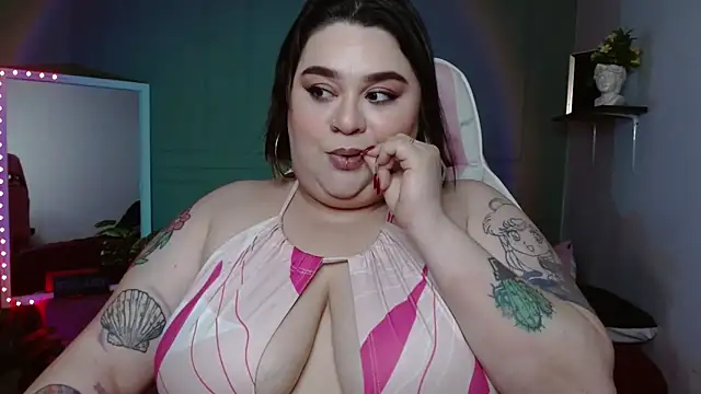 Snapshot of tiffany_laurens chatting on December 7, 6:21 am tiffany laurens online show from December 7, 6:21 am