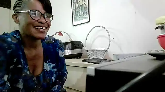 Snapshot of SweetMellowX1 chatting on February 27, 1:22 pm SweetMellowX1 online show from February 27, 1:22 pm