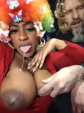 AmazonianMistress online show from May 22, 1:24 am