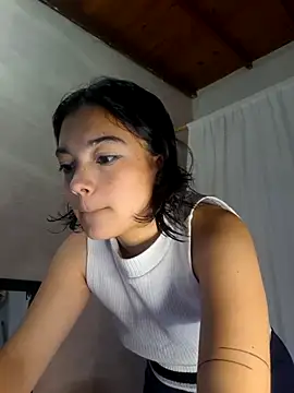 littlemelii online show from September 12, 5:18 am