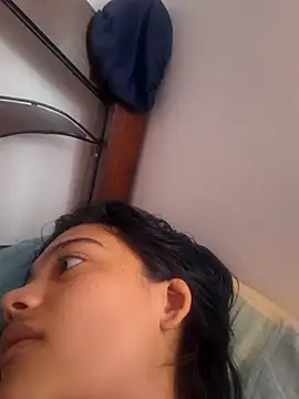 Snapshot of littlemelii chatting on February 21, 3:46 pm littlemelii online show from February 21, 3:46 pm