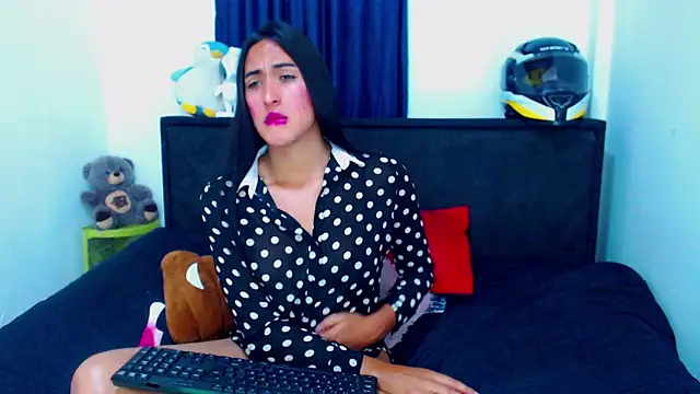 misss estrella online show from April 16, 9:39 pm