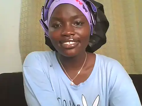 Snapshot of Mon_cherrie_ chatting on January 8, 2:58 am Mon cherrie online show from January 8, 2:58 am