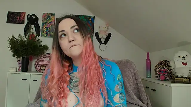 PinkHurricaneOfficial online show from April 7, 1:00 pm