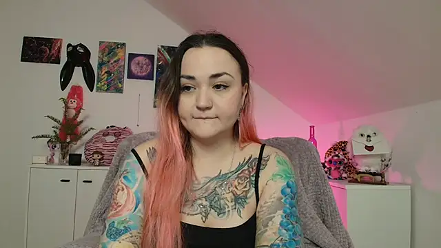 PinkHurricaneOfficial online show from April 14, 12:00 pm