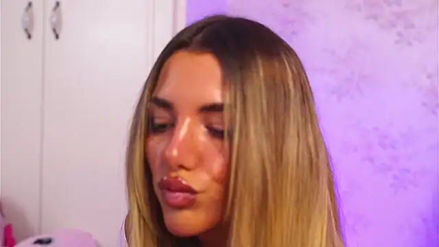 ClaraHazel online show from October 15, 4:45 am