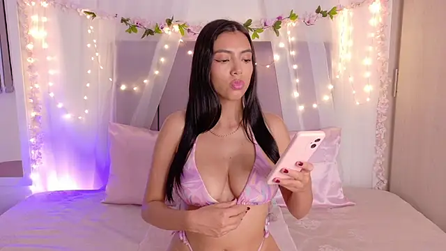 Julie Bennet online show from January 7, 12:13 am