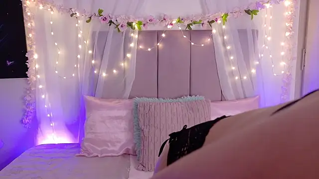 Julie Bennet online show from March 24, 4:39 am