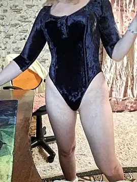  Kitti  online show from December 22, 6:04 pm