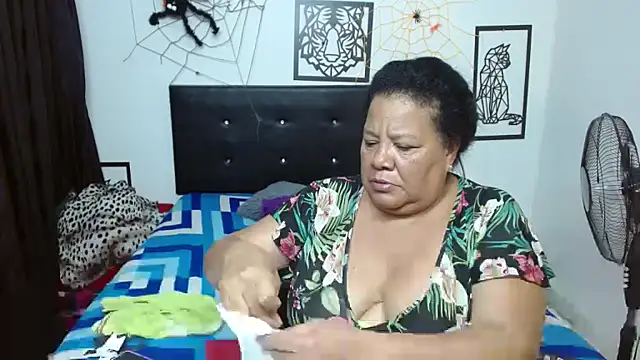 Shanttal0272 online show from October 31, 1:50 am