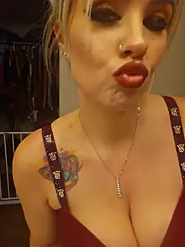 Snapshot of ellieconradxo chatting on December 4, 3:48 am ellieconradxo online show from December 4, 3:48 am