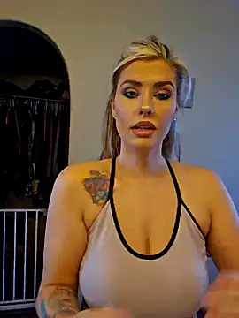 Snapshot of ellieconradxo chatting on December 5, 4:01 pm ellieconradxo online show from December 5, 4:01 pm