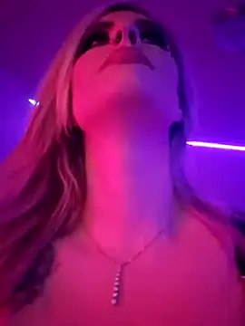 Snapshot of ellieconradxo chatting on December 13, 3:27 am ellieconradxo online show from December 13, 3:27 am