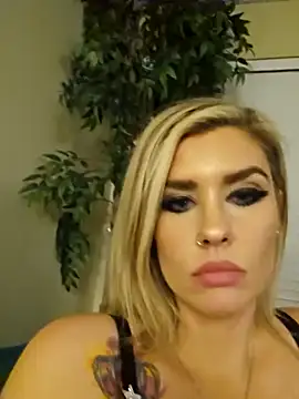 Snapshot of ellieconradxo chatting on December 13, 8:09 am ellieconradxo online show from December 13, 8:09 am