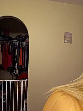 Snapshot of ellieconradxo chatting on December 31, 7:29 pm ellieconradxo online show from December 31, 7:29 pm