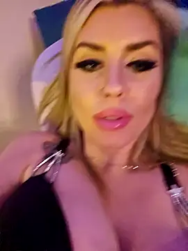 Snapshot of ellieconradxo chatting on January 25, 7:06 am ellieconradxo online show from January 25, 7:06 am