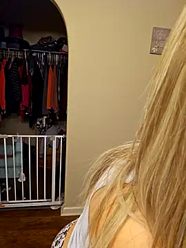 Snapshot of ellieconradxo chatting on January 29, 4:15 am ellieconradxo online show from January 29, 4:15 am