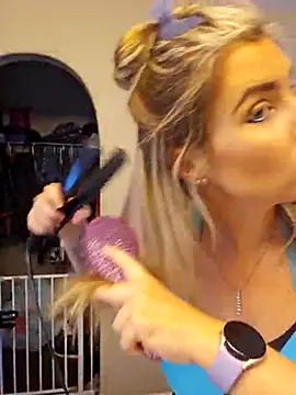 Snapshot of ellieconradxo chatting on February 9, 8:02 pm ellieconradxo online show from February 9, 8:02 pm