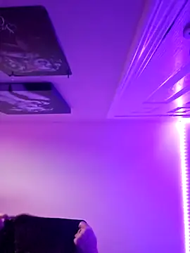 Snapshot of ellieconradxo chatting on March 21, 3:22 am ellieconradxo online show from March 21, 3:22 am