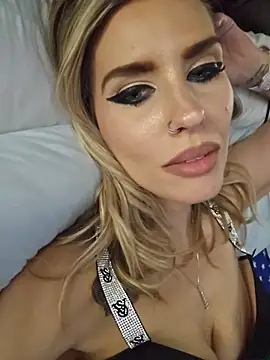 ellieconradxo online show from June 27, 3:44 am