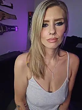 ellieconradxo online show from July 9, 4:38 am