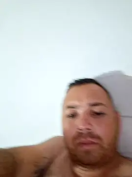 Snapshot of andres--z chatting on October 26, 2:50 am andres--z online show from October 26, 2:50 am