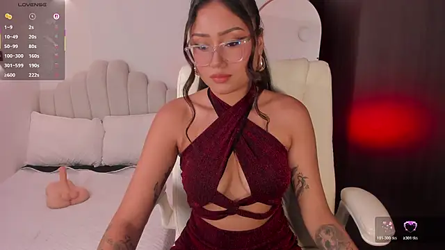 Snapshot of AmberLewis_ chatting on March 4, 10:38 pm AmberLewis online show from March 4, 10:38 pm