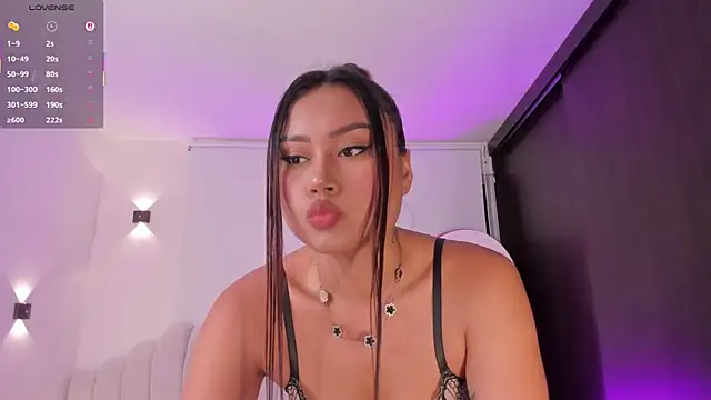 Snapshot of AmberLewis_ chatting on June 12, 11:46 pm AmberLewis online show from June 12, 11:46 pm