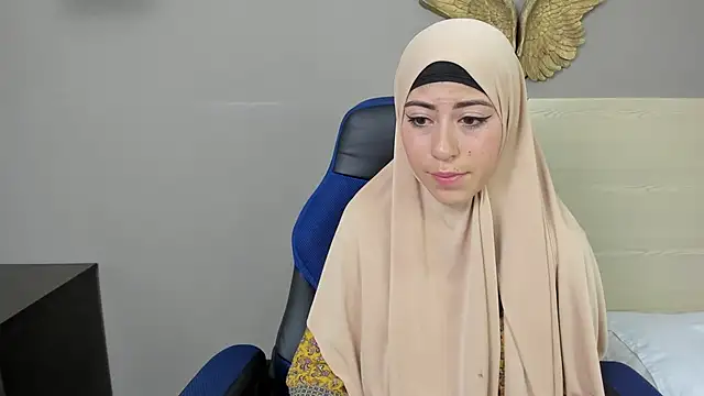 chaymae nah  online show from December 5, 8:44 am