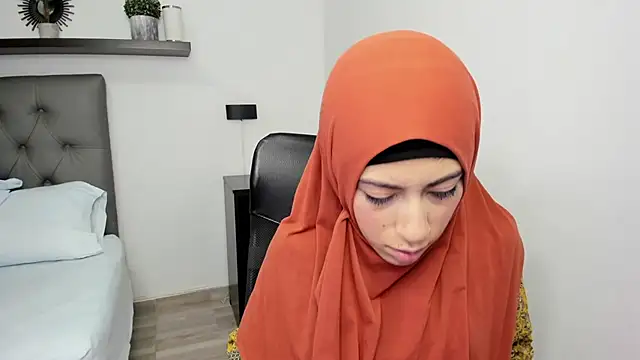 chaymae nah  online show from December 24, 2:44 pm