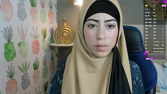 chaymae nah  online show from January 4, 8:49 am