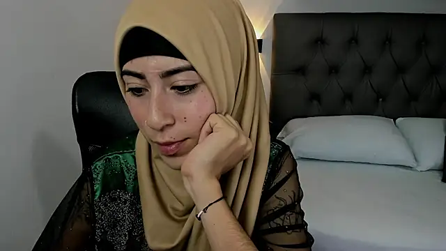 chaymae nah  online show from January 17, 2:50 pm