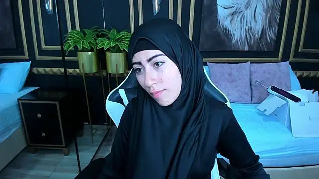 chaymae nah  online show from January 25, 3:52 pm