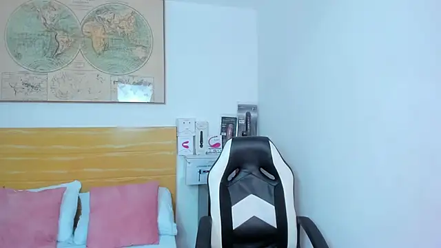 chaymae nah  online show from February 21, 7:54 pm