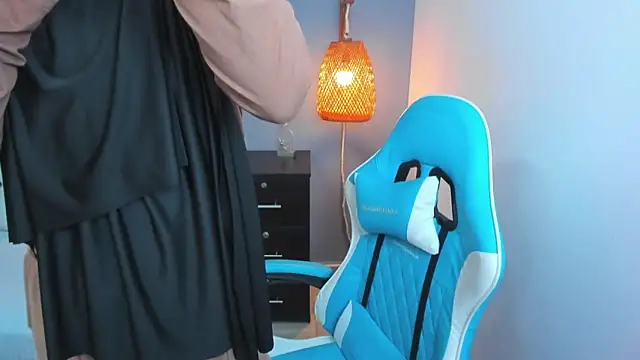 chaymae nah  online show from March 7, 8:00 pm