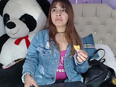 Snapshot of ameliefederline11 chatting on December 22, 4:04 pm ameliefederline11 online show from December 22, 4:04 pm