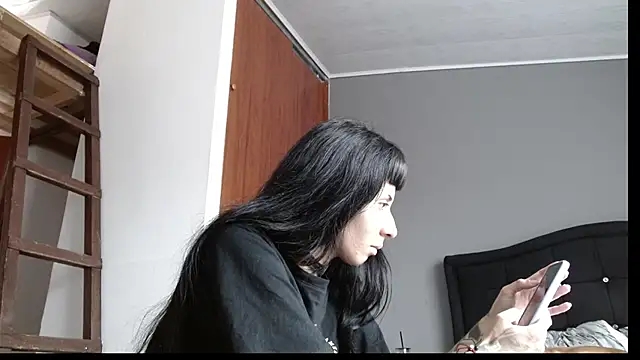 Emilia 1995 online show from January 25, 5:08 pm