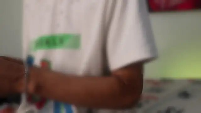 Snapshot of harrytwink18 chatting on December 18, 1:23 pm harrytwink18 online show from December 18, 1:23 pm