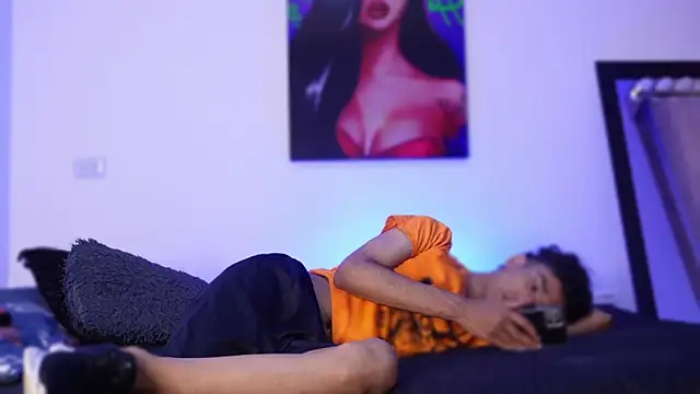 Snapshot of harrytwink18 chatting on December 26, 1:21 pm harrytwink18 online show from December 26, 1:21 pm