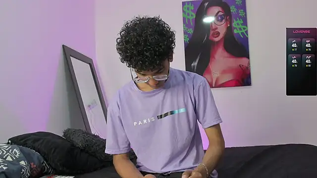 Snapshot of harrytwink18 chatting on January 28, 1:27 pm harrytwink18 online show from January 28, 1:27 pm