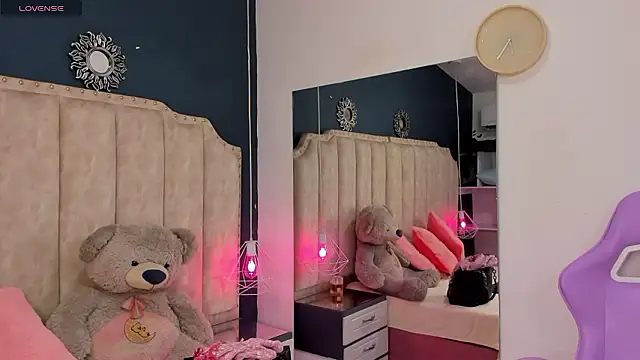 Snapshot of IsabellaBromsS chatting on December 8, 7:22 pm IsabellaBromsS online show from December 8, 7:22 pm