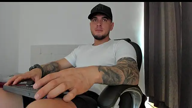 Teilor Creed online show from November 23, 6:08 pm