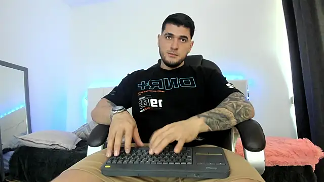 Teilor Creed online show from December 20, 7:10 pm