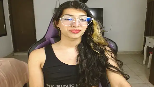 engielphoenis14 online show from January 31, 8:54 am